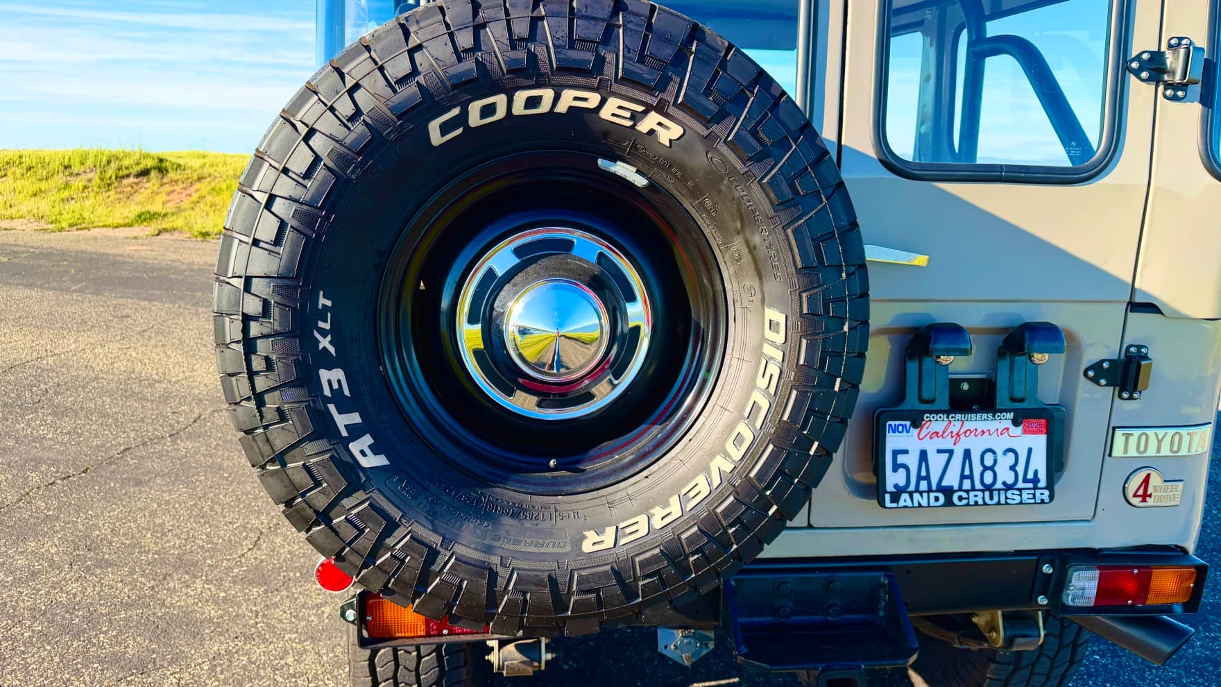 Restored 1975 Toyota Land Cruiser FJ40 sweepstakes prize — photo 3